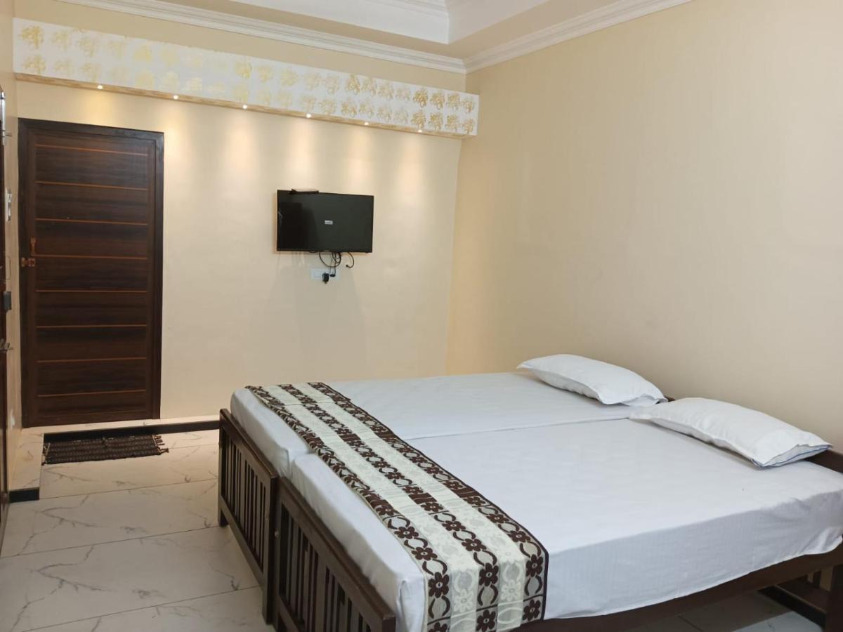Sri Padmanabha Tourist Home Thiruvananthapuram Buitenkant foto