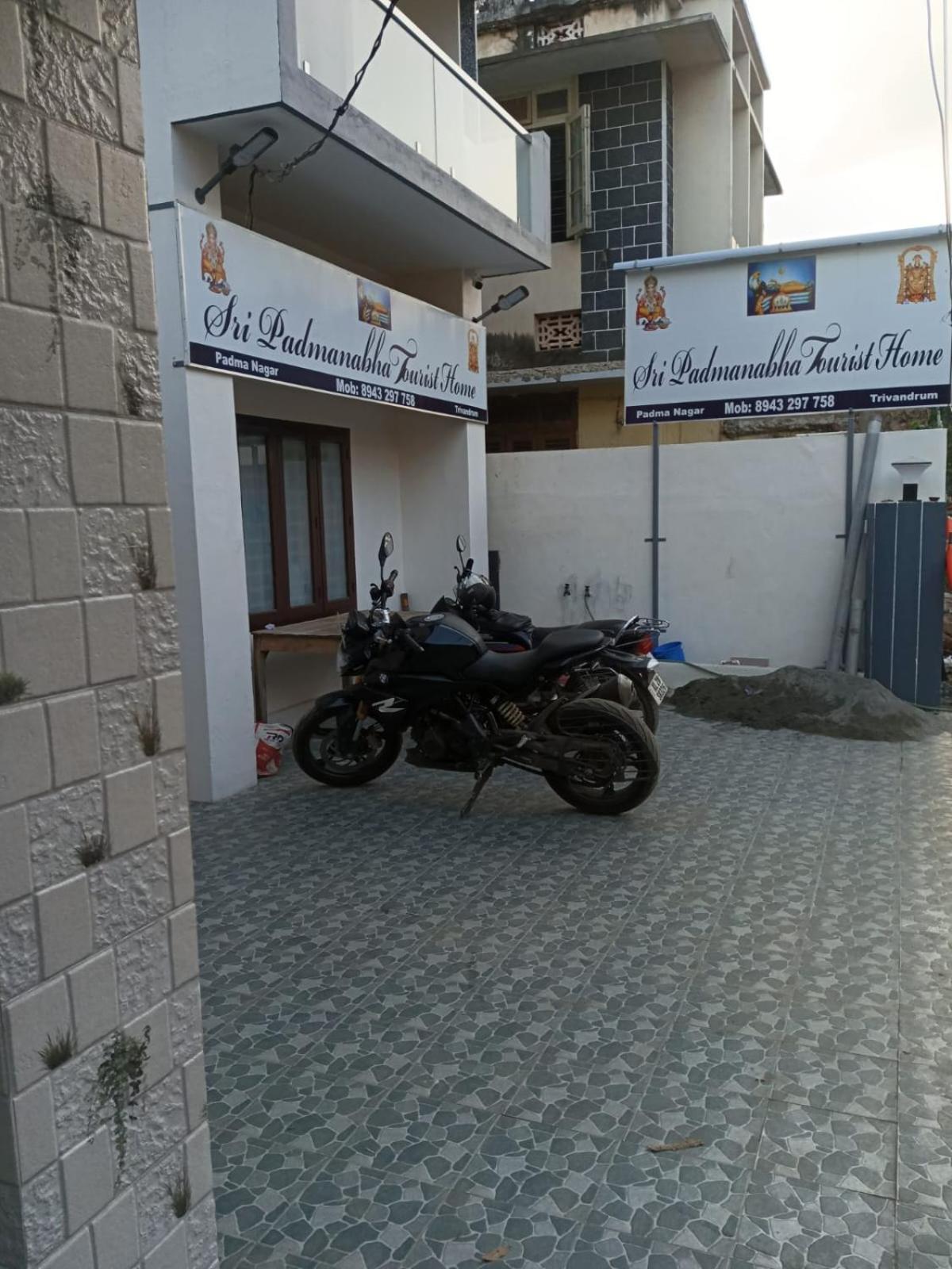 Sri Padmanabha Tourist Home Thiruvananthapuram Buitenkant foto
